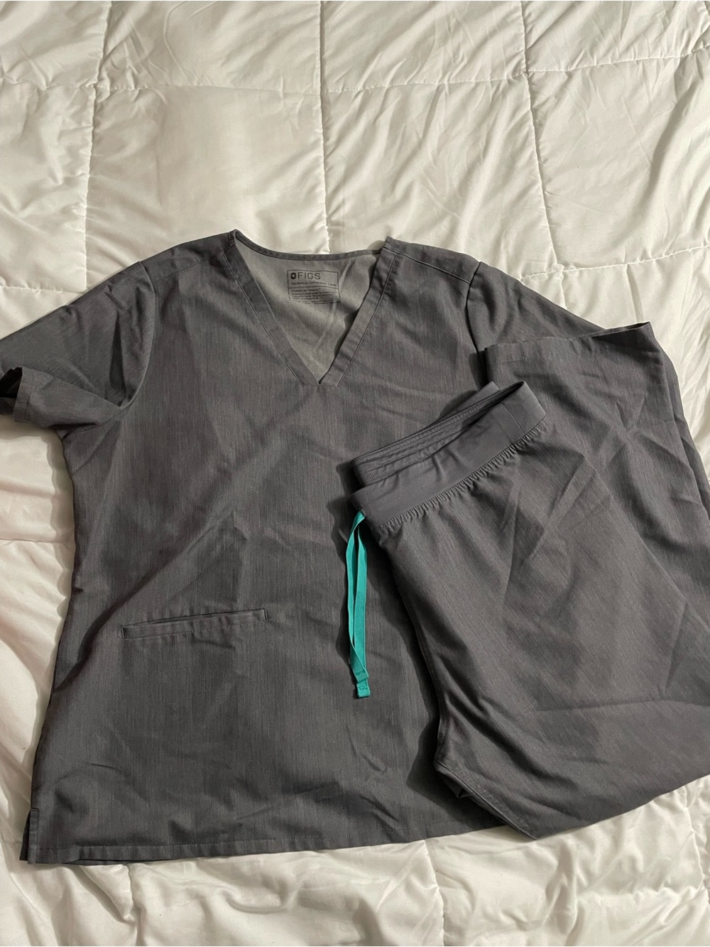 Figs Gray Scrub Set with Teal Drawstring